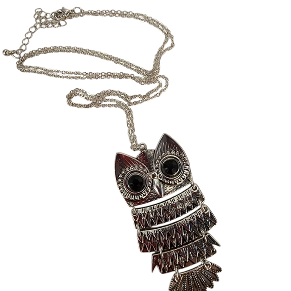 Owl Pendant Necklace Silver Tone Large Articulate Owl Pendant - Picture 9 of 9